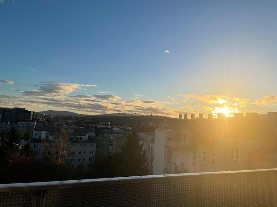 Appartamento Rooftop Terrace- Panoramablick Ueber Wien Esterno foto